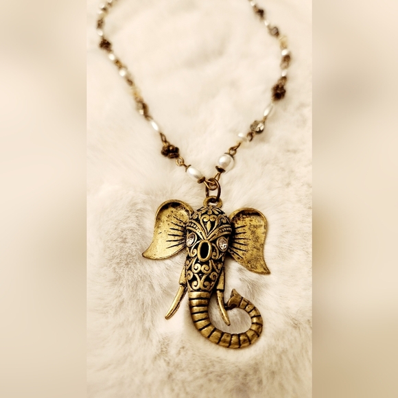 Jewelry - Vintage Elephant Pendant necklace